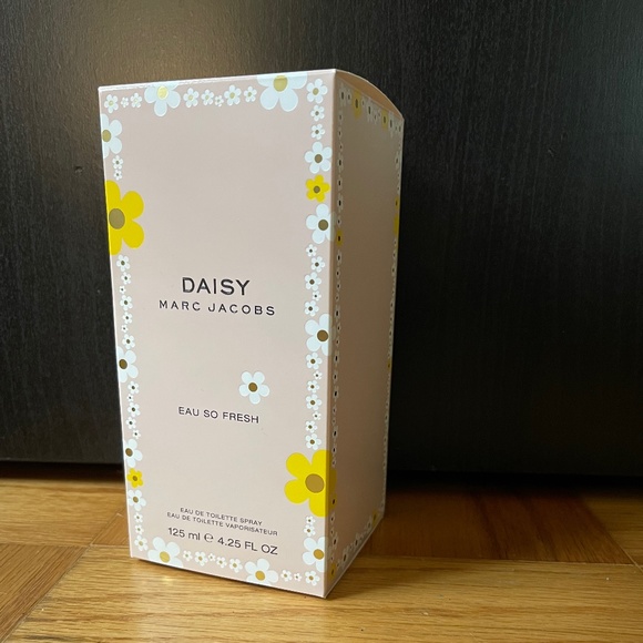 Other - Marc Jacobs Daisy box